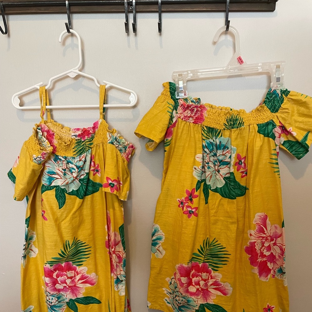 Sister set.. size Youth small (6/7) & Youth Large (10/12)